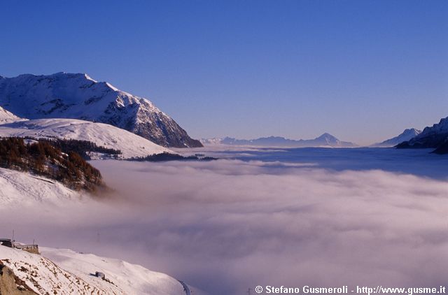  Nuvole basse sulla val San Giacomo - click to next image