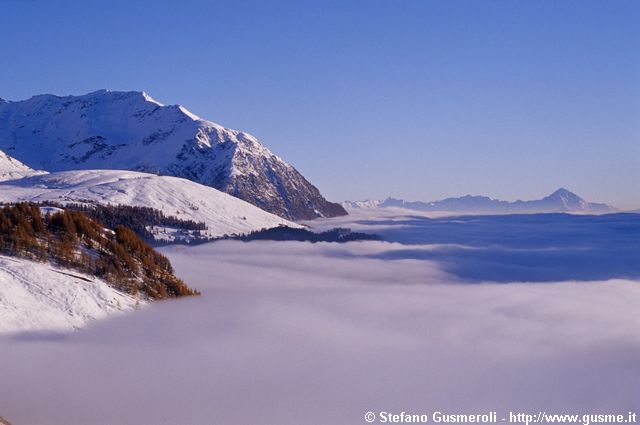  Nuvole basse sulla val San Giacomo - click to next image