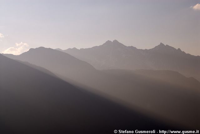  Foschia al tramonto in val San Giacomo - click to next image