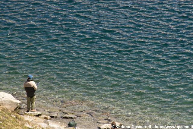  Pescatore al lago d'Emet - click to next image