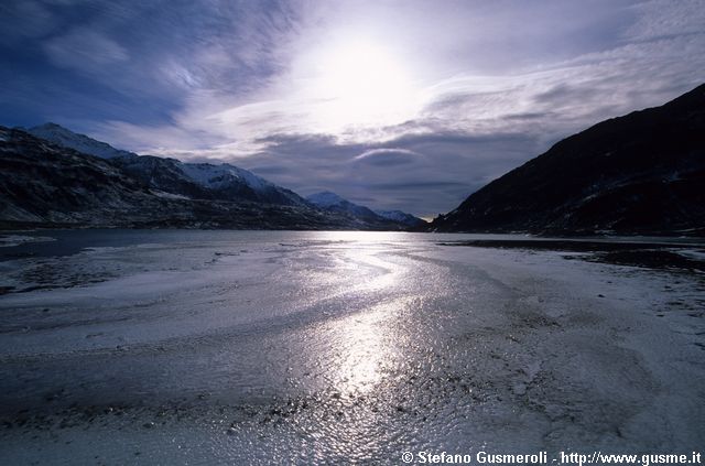  Ghiacci attorno al lago di Montespluga - click to next image