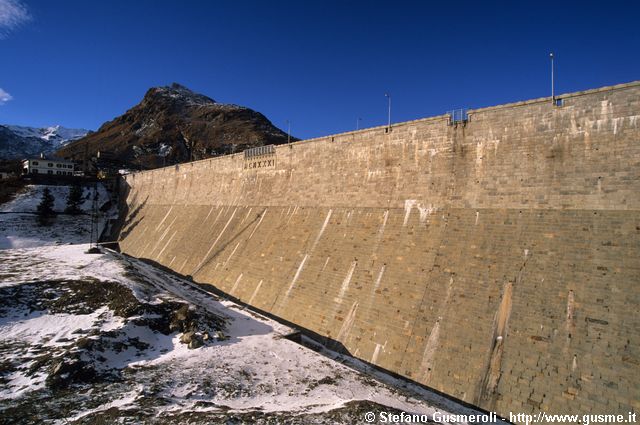  Diga di Montespluga e monte Cardine - click to next image