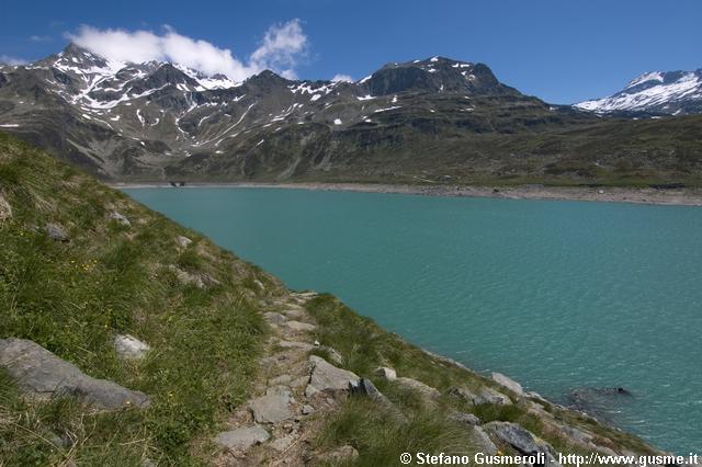  Sentiero lungo il lago - click to next image