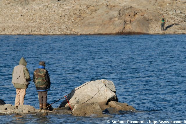  Pescatori nel lago di Montespluga - click to next image