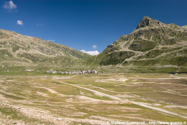  Conca di Montespluga in secca e pizzo Casa - click to next image