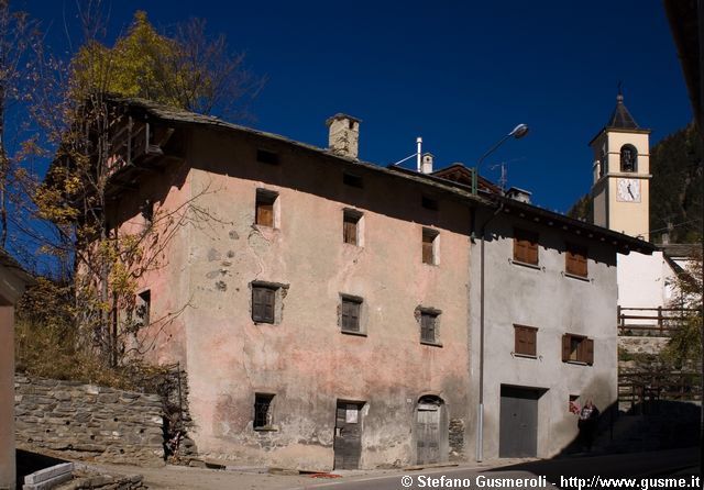  Palazzo sulla statale - click to next image