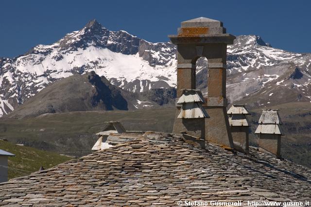  Camini casa cantonale e pizzo Quadro - click to next image