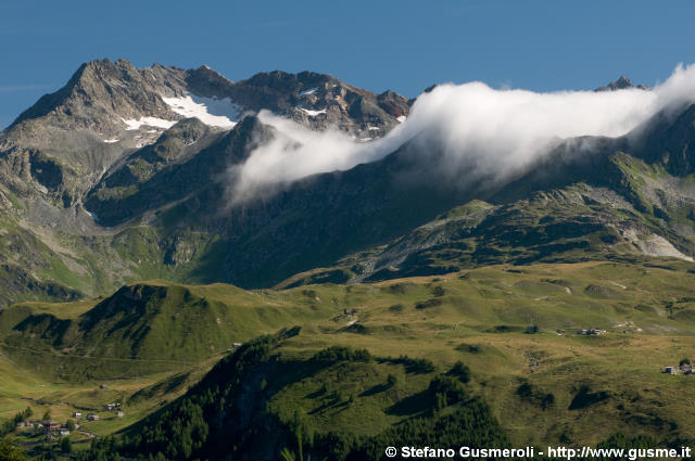  Andossi e cumuli dalla Svizzera - click to next image