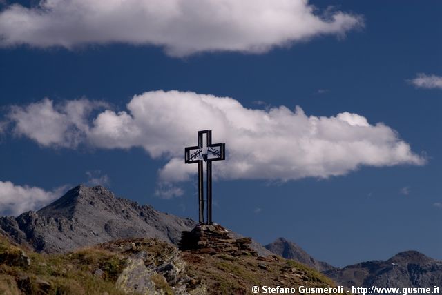  Croce sulla cima del pizzo Spadolazzo - click to next image