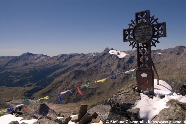  Croce sulla Punta Adami - click to next image