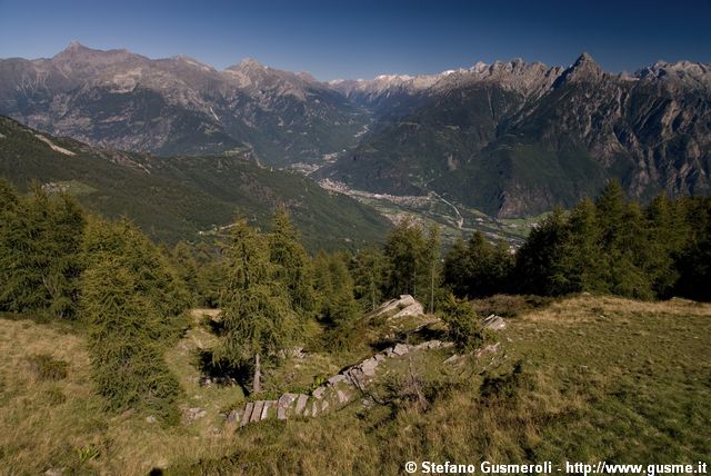  Il panoramico sentiero sulla Bregaglia tra le alpi Cima e Forcola - click to next image