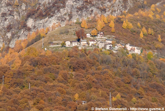  Cola tra boschi autunnali - click to next image