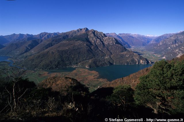  Lago di Mezzola, Berlinghera e piano di Chiavenna - click to next image