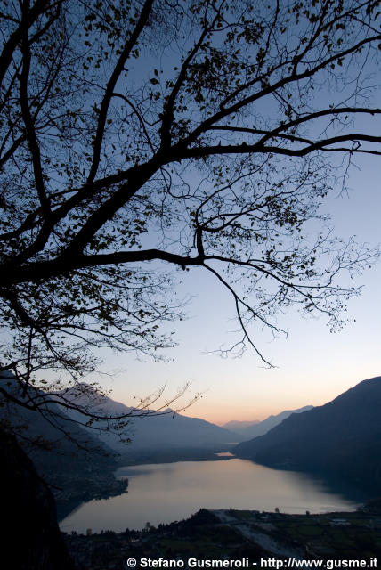  Tramonto sul lago di Mezzola - click to next image