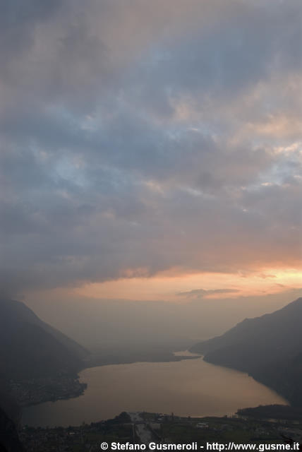  Tramonto sul lago di Mezzola - click to next image