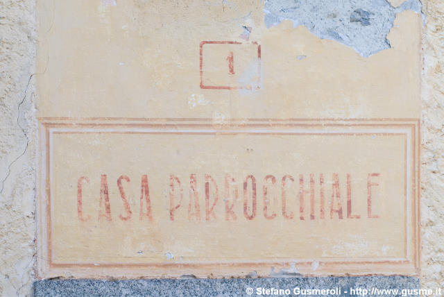  Iscrizione sulla casa Parrocchiale - click to next image