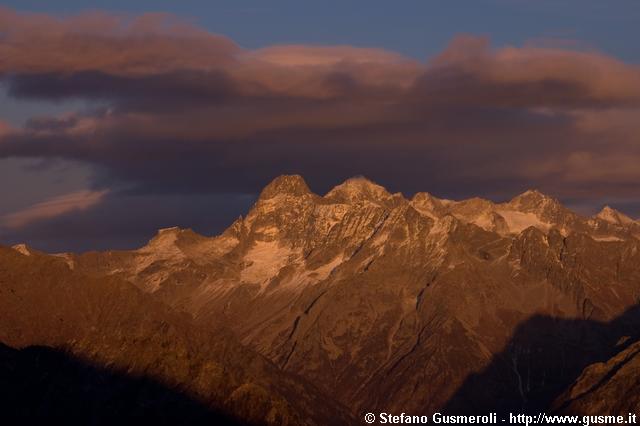  Ovest dei pizzi Badile e Cengalo al tramonto - click to next image