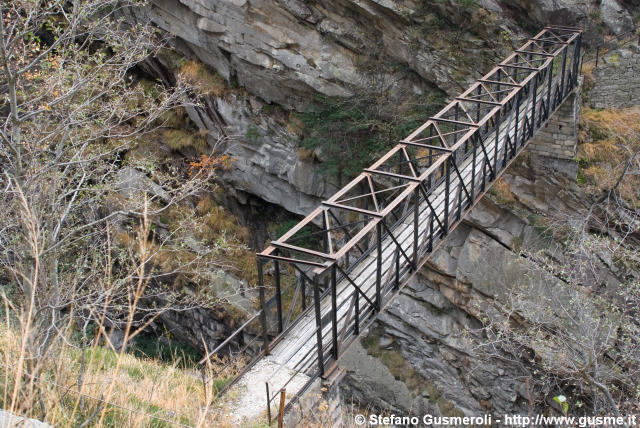  Il ponte sulla val Ladrogno - click to next image