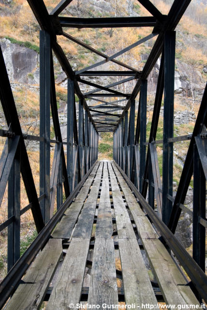  Sul ponte in val Ladrogno - click to next image