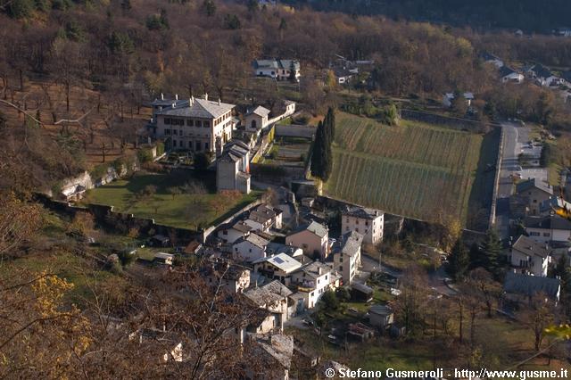  Palazzo Vertemate dalla strada per Crana - click to next image