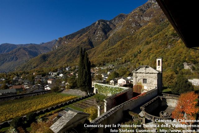  Vigneti, giardino, Chiesa e peschiera - click to next image