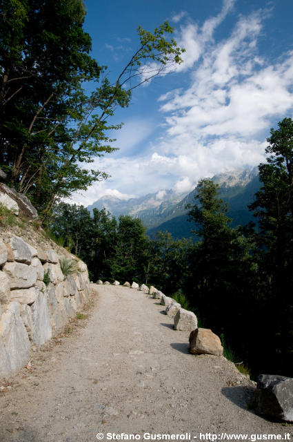  Strada per Savogno - click to next image