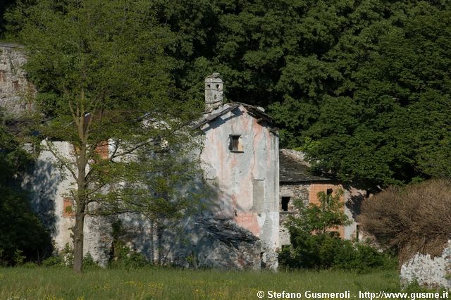  Rustici presso Cascina Monaca - click to next image