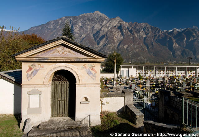  Cimitero di S.Pietro e pizzo di Prata - click to next image