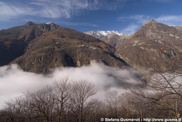  Valle del Drogo tra i pizzi Mater e Camoscie - click to next image