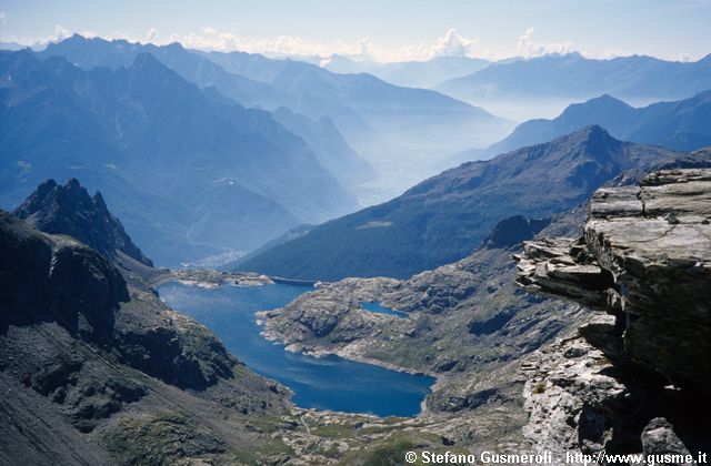  Lago del Truzzo e panorama sulla Valchiavenna - click to next image