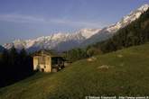 20040518_093_34 Baita a Roncaiola e panorama sulla Bregaglia