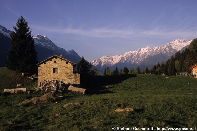  Tramonto a Roncaiola e panorama sulla Bregaglia - click to next image