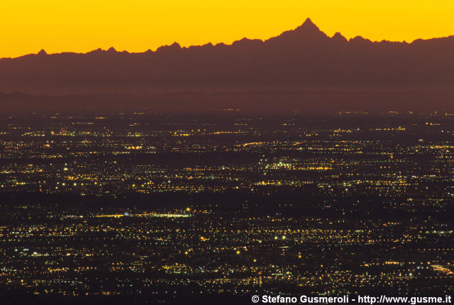  Pianura Padana e Monviso al tramonto - click to next image