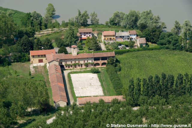  Cascina Torre d'Isola - click to next image