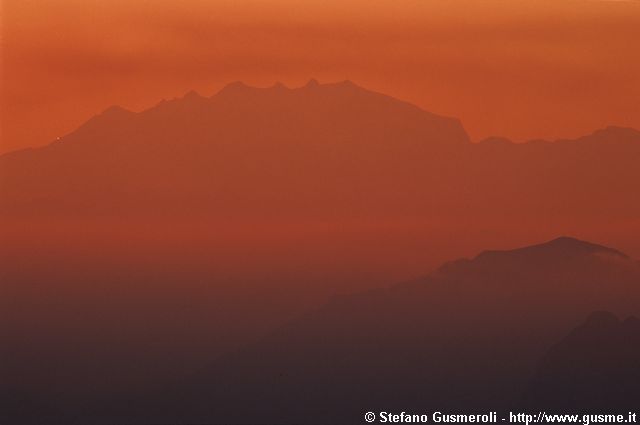  Monti Boglia e Rosa al tramonto - click to next image