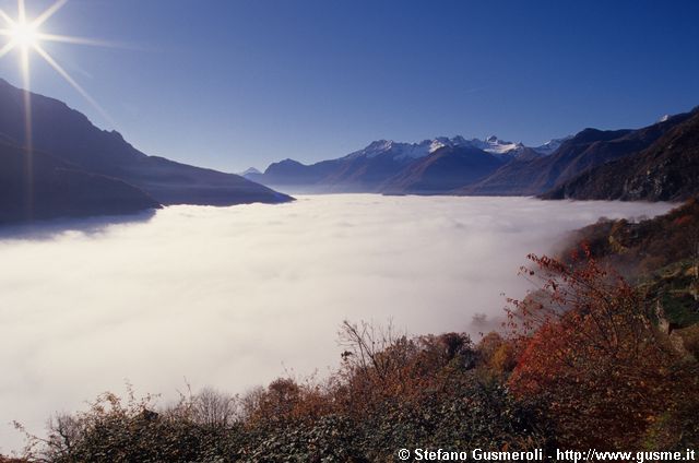  Mare di nuvole sulla valchiavenna - click to next image