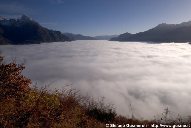  Valchiavenna colma di cirrocumuli - click to next image