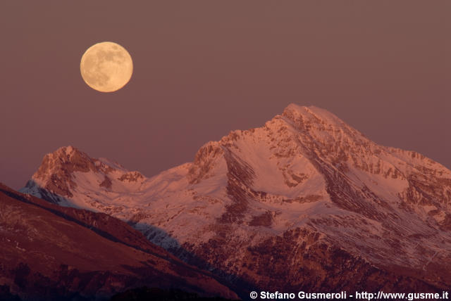  Tramonto sul pizzo Arera con luna piena - click to next image