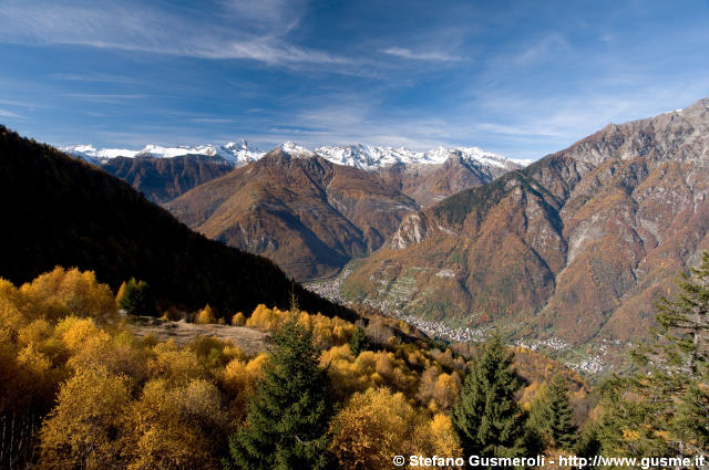  Panorama autunnale verso la valle Spluga - click to next image